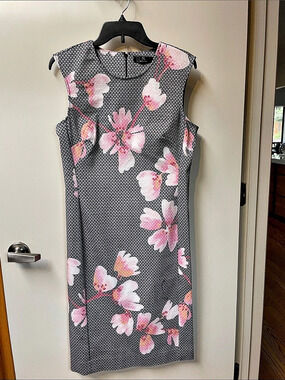 NATORI Floral Crinkle Jacquard T-Shirt Dress Black & Pink Size 10
